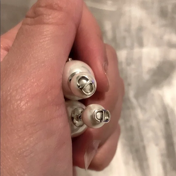 Dior Elegant Silver and Pearl earrings - Picture 6 of 7